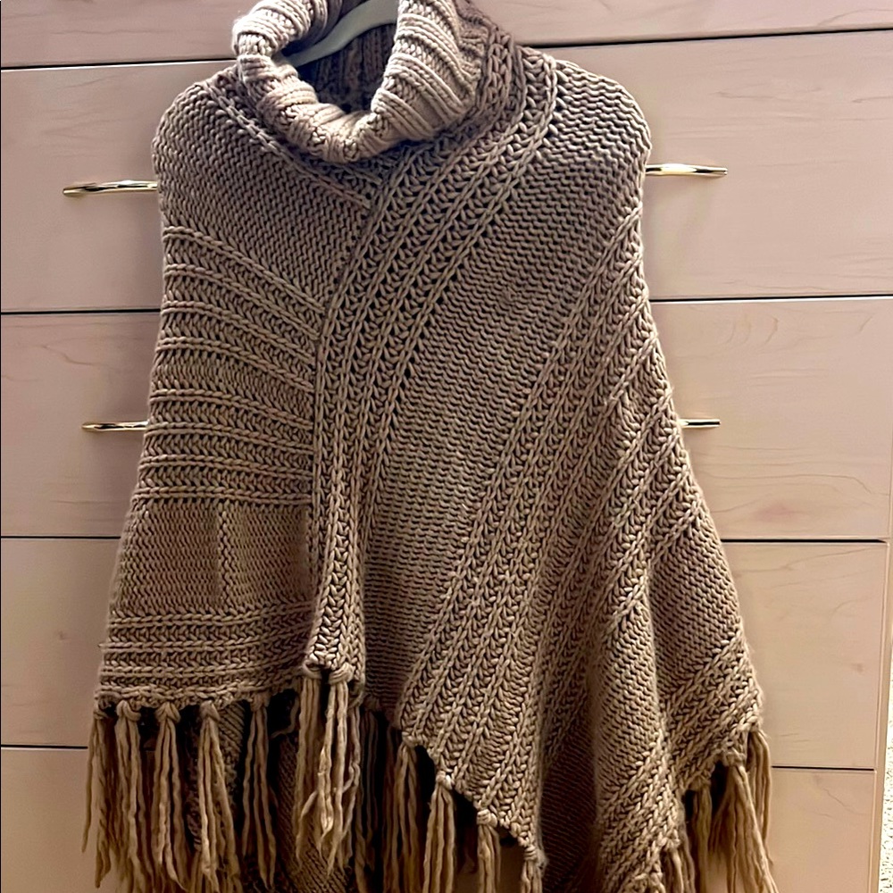 Berretti brand Cozy Knit Fringe Poncho, OSFM